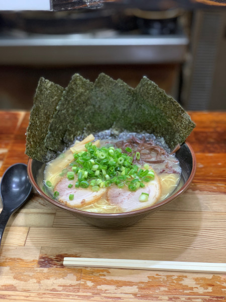 「わくラーメン ¥900」@博多とんこつラーメン わ蔵 歌舞伎町店の写真