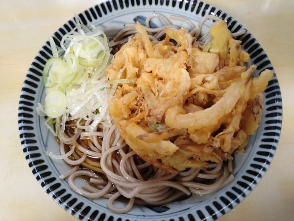 「かき揚げ天せいろ（ぶっかけに変更）　４６０円」@相州そば 関内本店の写真