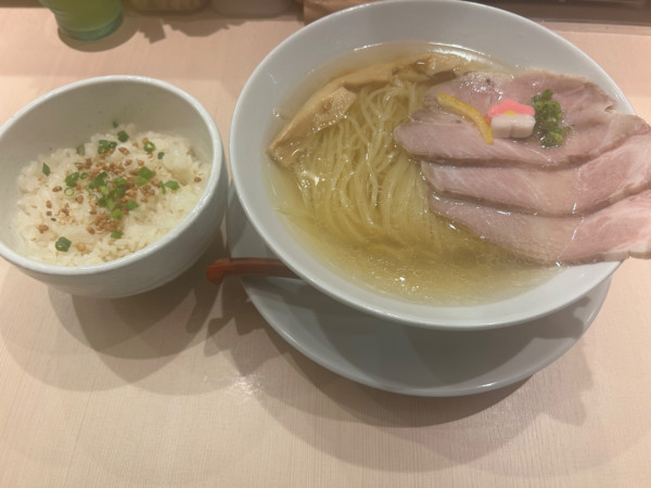 「鯛塩らぁめん　鯛めしセット　1100円」@鯛塩そば 灯花 トナリエ宇都宮店の写真