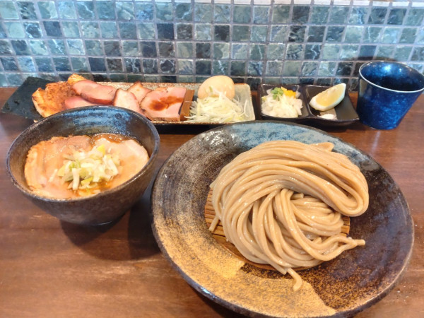 「汁並つけ麺中＋特製トッピング」@麺屋みつば＋クローバーの写真