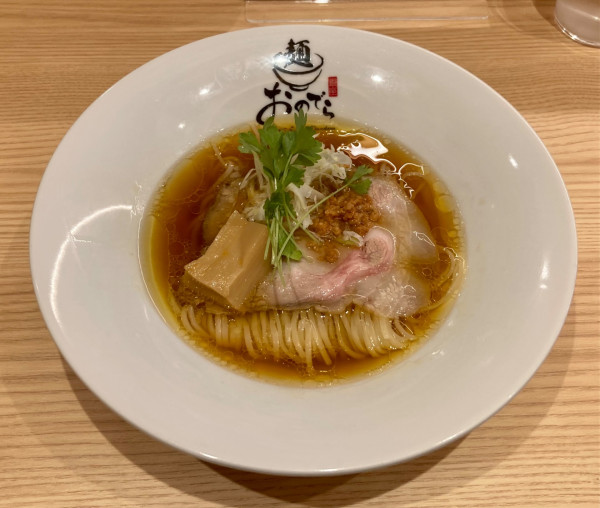 「醤油ラーメン950円」@麺 銀座おのでら 本店の写真