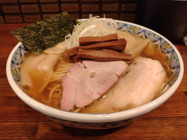 「奈つやのもちもち雲呑中華そば」@奈つやの中華そばの写真