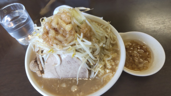 「ラーメン小200ｇ950円全トッピング」@ラーメンどでん 大宮店の写真