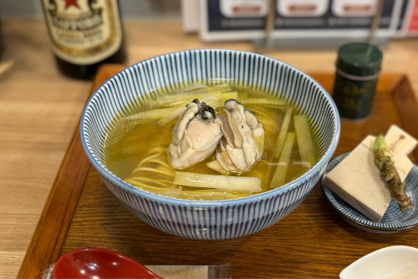 「【限定】牡蠣と朝倉山椒の稲庭中華そば（塩）¥1300」@キッチンきらくの写真