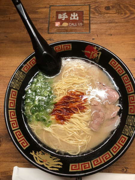 「天然とんこつラーメン」@一蘭 新橋店の写真