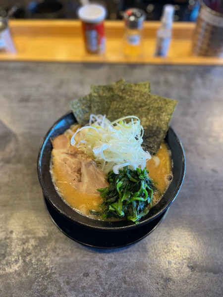 「ラーメン＋白髪ネギ」@家系ラーメン 桜家の写真