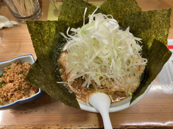 「全部入りしょうゆラーメン+ランチ豚めし」@禪の写真