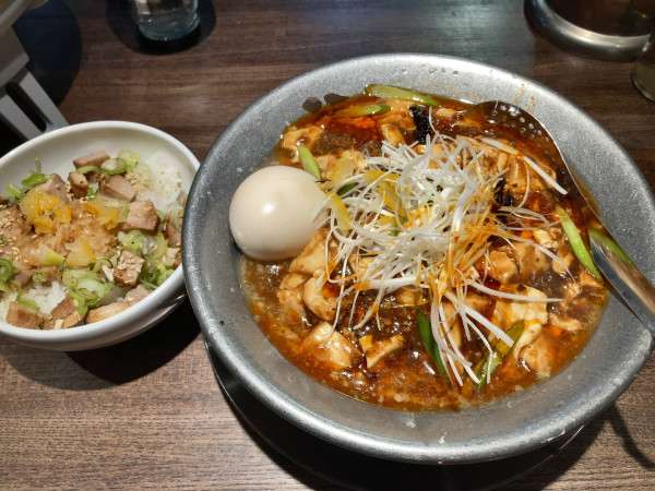 「麻辣そば」@背油中華そば 福鳳の写真