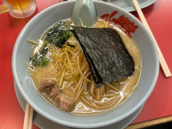 「醬油ネギラーメン」@ラーメン山岡家 愛知刈谷店の写真