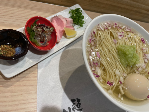「限定：縞鯵＆鯵の冷やし塩そば1200円+味玉150円」@麺屋どんくの写真