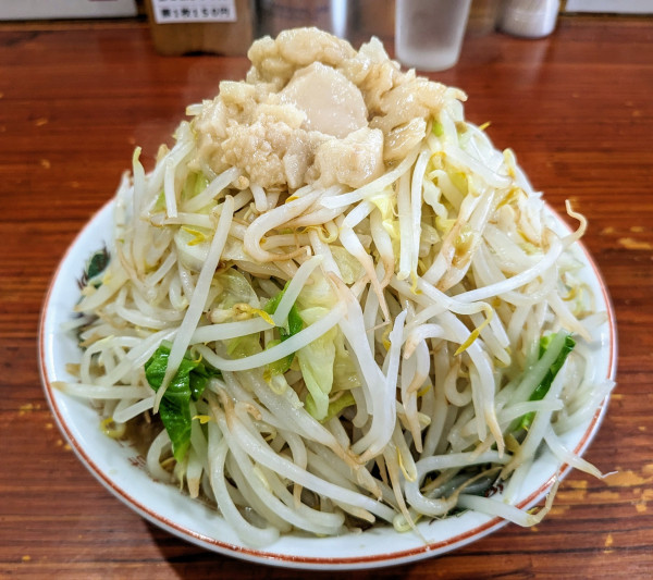 「ラーメン(200g)ヤサイ増し増しアブラ増しカラメ」@らーめん じろきんの写真