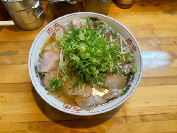 「京都風ラーメン（豚スープ）900円」@なるめんの写真