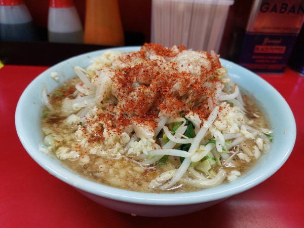 「ラーメン小豚2枚(ニンニクマシマシアブラマシ)」@ラーメン二郎 中山駅前店の写真