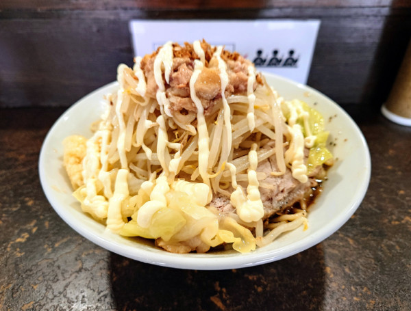 「汁なし(麺300g 豚2枚)+マヨビーム」@ぶたけん。の写真