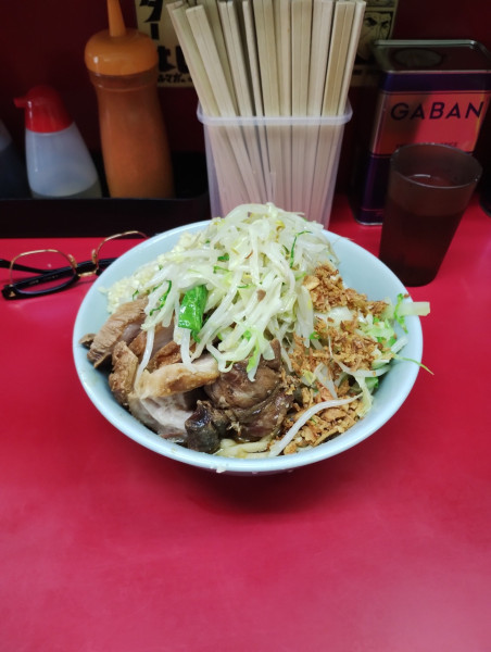 「小豚+ち〜たま汁なし　1220円」@ラーメン二郎 中山駅前店の写真