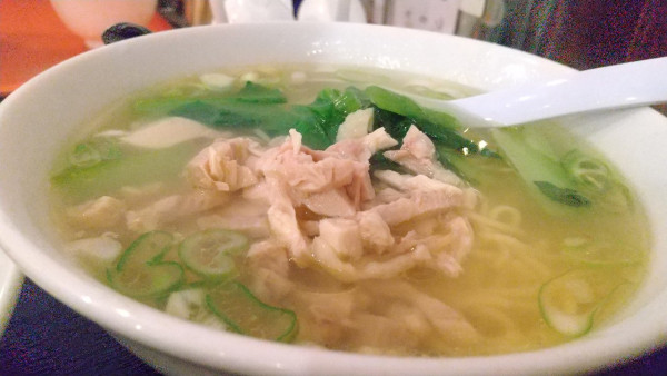 「#むし鶏麺 #玉子とエビのチリソース炒め丼 #950円」@萬新菜館の写真