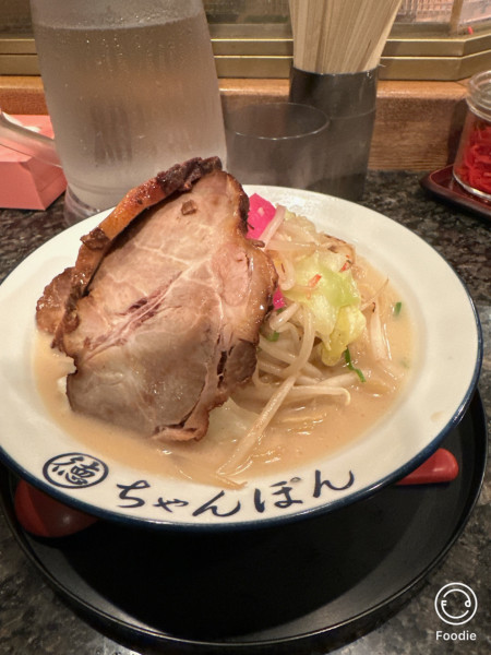 「大判チャーシューちゃんぽん　1,300円」@ちゃんぽん一鶴 すすきの店の写真