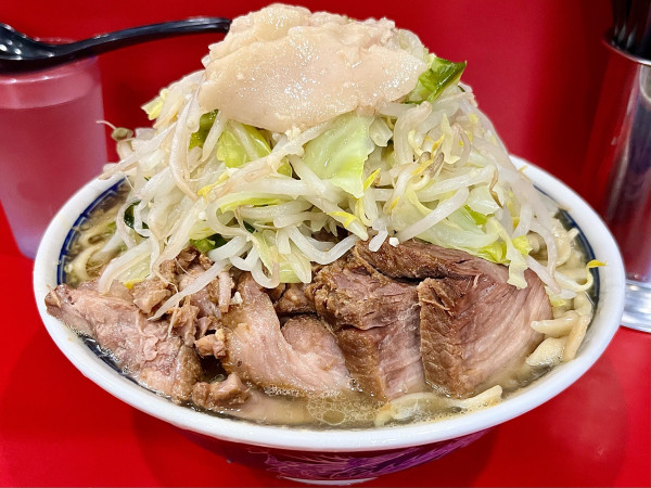 「大豚入り 豚4枚 ニンニク ヤサイ アブラ」@ラーメン二郎 生田駅前店の写真