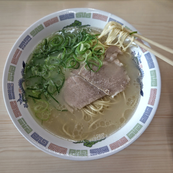 「博多ラーメン（290円）」@はかたや 春日店の写真
