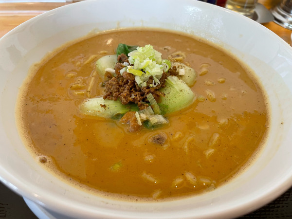 「俺の担々麺（ライス・お新香着き）」@町の小さな中華屋さん ろくめいの写真