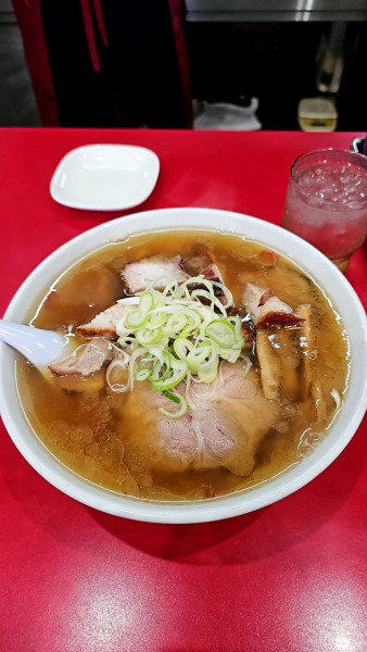 「ちゃーしゅーめん＋角切りチャーシューと餃子🥟🥟🥟」@一品香 駒生店の写真