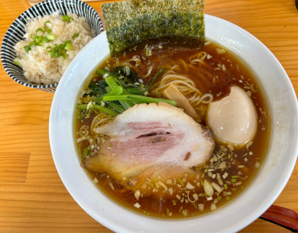 「醤油らーめん＋味玉　鯛飯」@らーめん 志ん海の写真