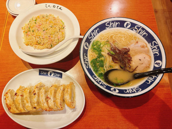 「餃子セット+半焼き飯」@博多ラーメン ShinShin 博多デイトス店の写真