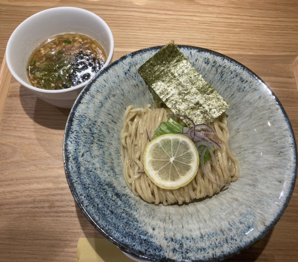 「濃厚焼きあごだしつけそば 1100円」@MENDOKORO TOMO Premiumの写真