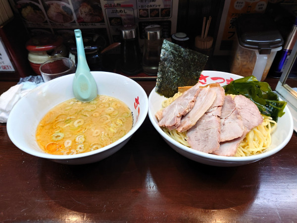 「つけ麺特盛(豚骨醤油)➕チャーシュー」@さつまっこ 平和島店の写真