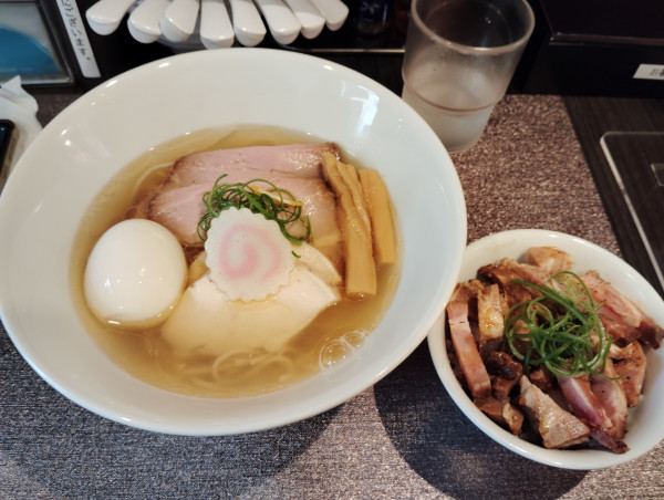 「特製和風出し塩そばセット        1380円」@光麟堂の写真