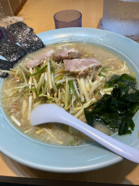 「ラーメン　中　ネギトッピ」@ラーメン関口の写真