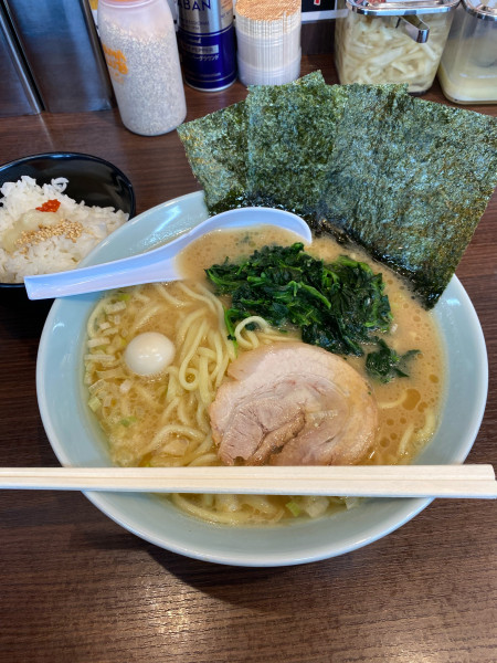 「ラーメン醤油大盛ほうれん草マシ」@福山 魂心家の写真