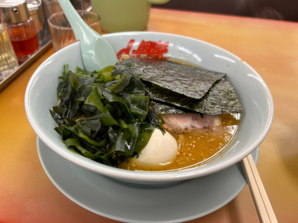 「特製味噌チャーシューメン　味玉　のり　わかめ　カタコイオオ」@ラーメン山岡家 岩瀬店の写真