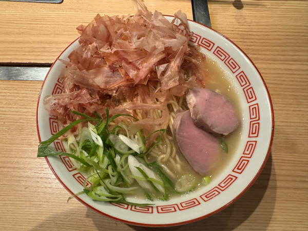 「かつお豚骨らーめん 大盛　1100円」@おそうざいと煎餅もんじゃ さとうの写真