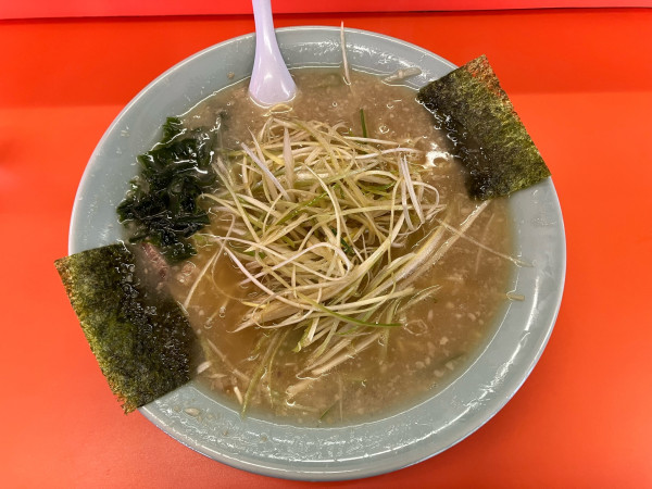「ネギラーメン(中)  900円」@ラーメンショップ 小野路店の写真