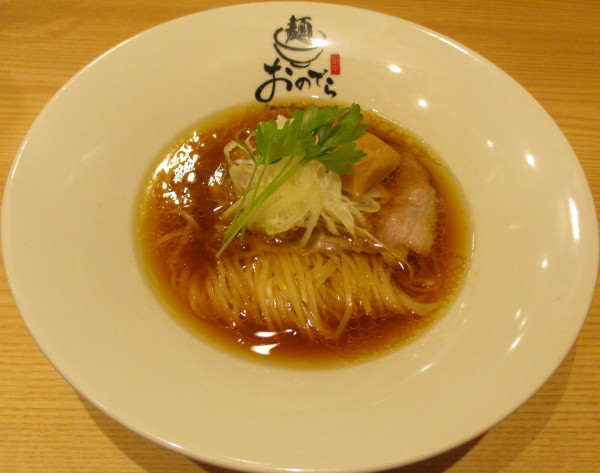 「醤油ラーメン　950円」@麺 銀座おのでら 本店の写真