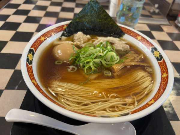 「味玉そば（+わんたん）」@麺や食堂 本店の写真