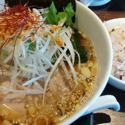 チャーシュー麺+サービス麺大盛+雑穀ご飯