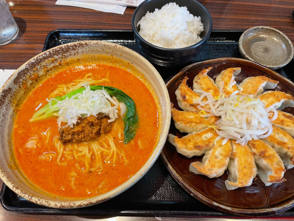 「肉みそタンタンめん+浜松餃子セット1,320円」@五味八珍 御油店の写真