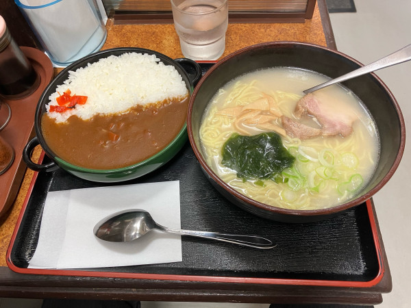 「和風とんこつラーメンカレーセット」@駅南そばの写真
