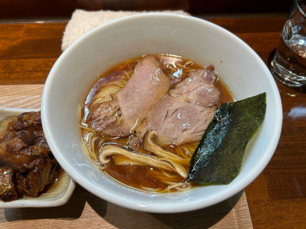 「煮干そば+とろ肉」@煮干そば HIMAWARIの写真