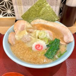 背脂醤油ラーメン【TP】チャーシュー、ワンタン