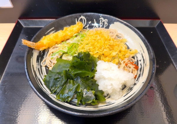 「朝そば・鬼おろし(450円)+海老天(クーポン)」@ゆで太郎 南青山一丁目店の写真