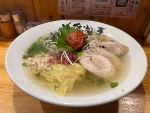 「梅鶏塩ら〜麺」@横濱 本丸亭 新橋店の写真