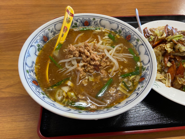 「ラーメンセット(台湾味噌ラーメン、回鍋飯)880円」@台湾料理 紅灯籠の写真