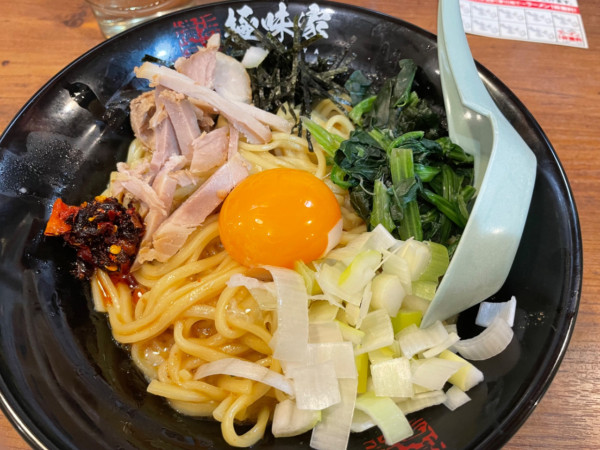 「限定　混ぜそば」@極味家 六角橋店の写真