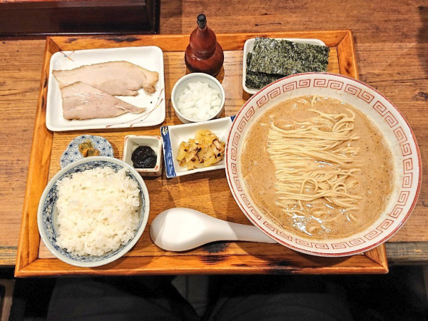 「秋刀魚定食」@炭火焼濃厚中華そば 奥倫道の写真