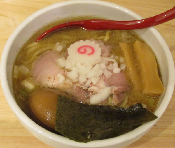 「煮干中華そば（麺ヤワ）＋味玉　500円＋100円」@渋谷煮干中華そば かわ嶋の写真