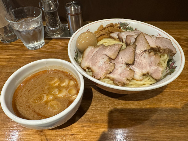 「味玉焼豚濃厚つけめん(特盛り、海老変更)」@神保町 可以の写真