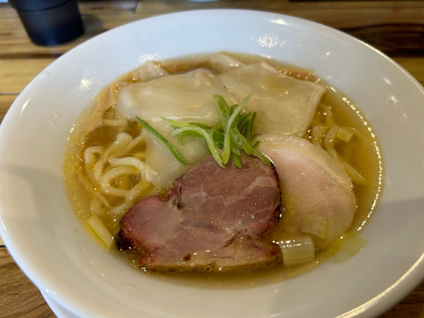 「ワンタン中華蕎麦（醤油）1050円」@土浦麺処 龍乃舞の写真